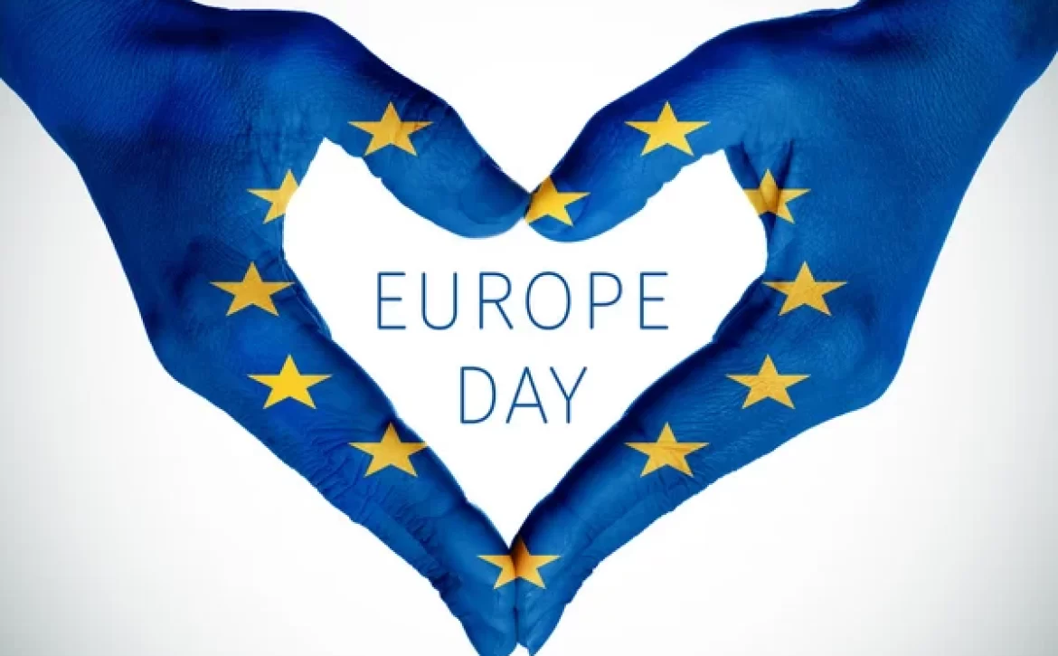 depositphotos_107628880-stock-photo-heart-and-text-europe-day